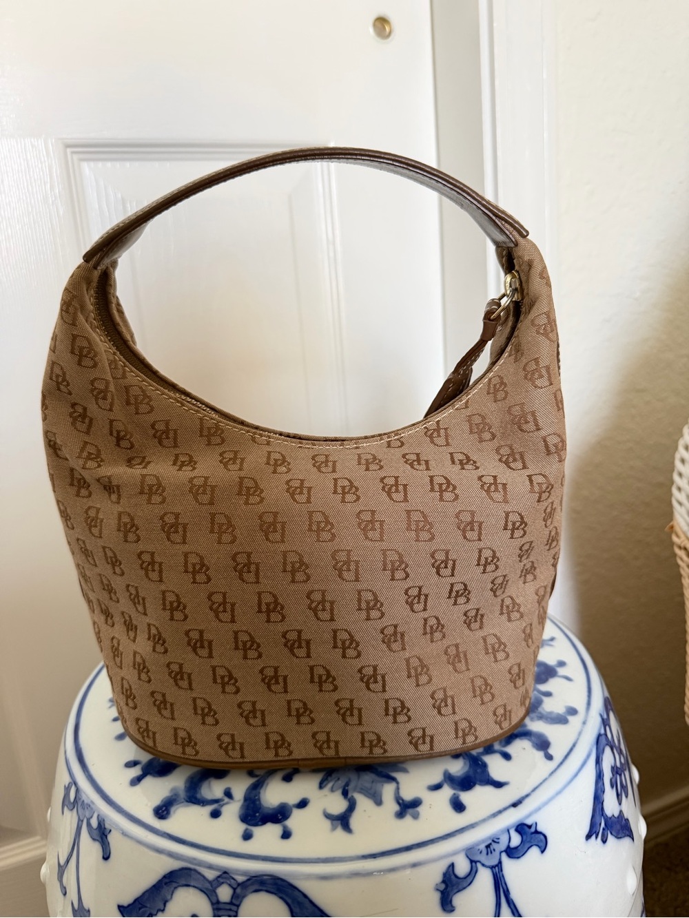 Dooney & Bourke Y2K Signature Monogram Hobo Bucket Bag - Picture 4 of 9